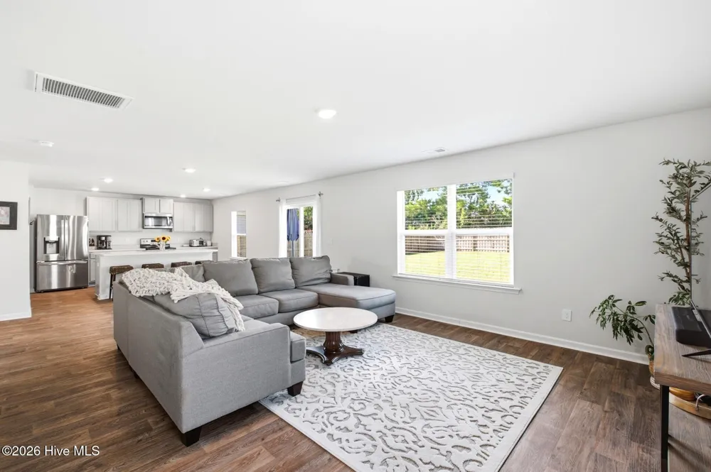 8328 E Highcroft Drive NE Leland, NC 28451