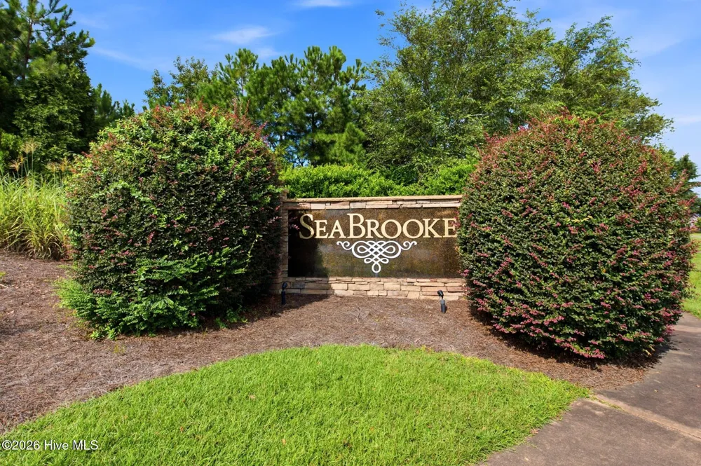8328 E Highcroft Drive NE Leland, NC 28451