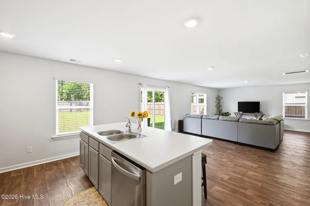 8328 E Highcroft Drive NE Leland, NC 28451