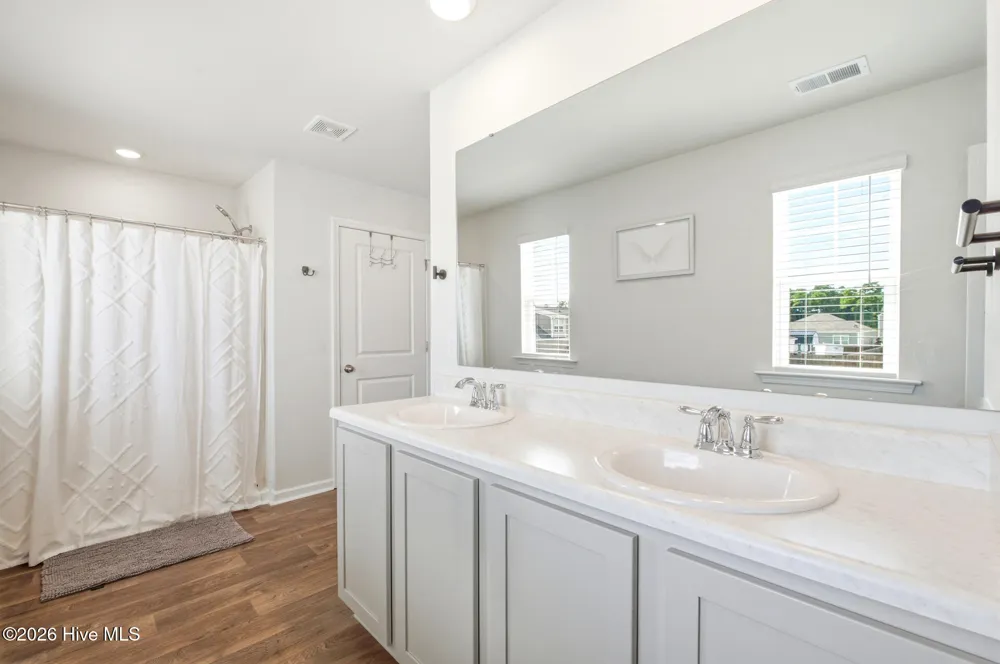 8328 E Highcroft Drive NE Leland, NC 28451