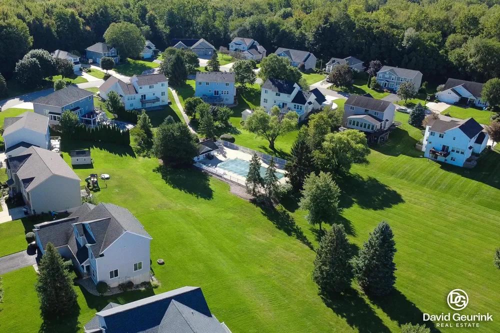8666 Suntree Drive Zeeland, MI 49464