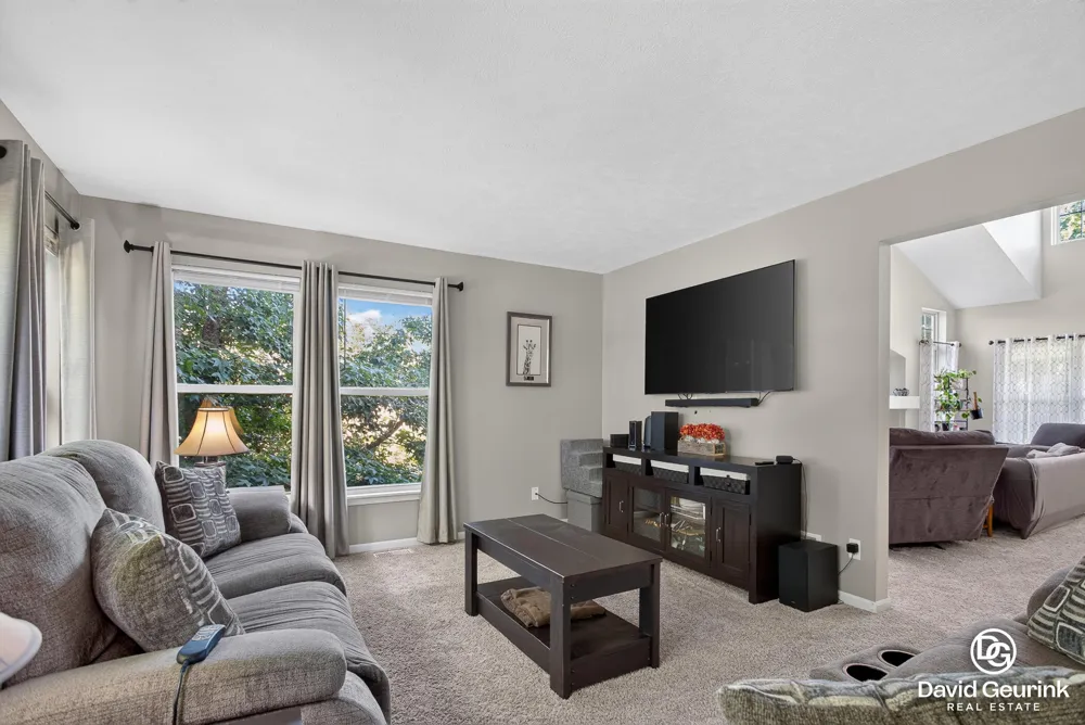 8666 Suntree Drive Zeeland, MI 49464