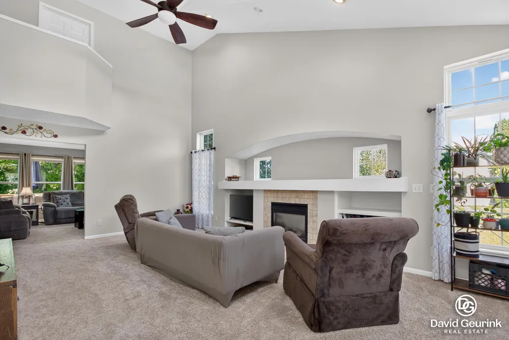 8666 Suntree Drive Zeeland, MI 49464