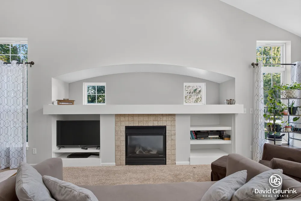 8666 Suntree Drive Zeeland, MI 49464
