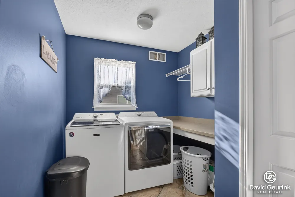 8666 Suntree Drive Zeeland, MI 49464