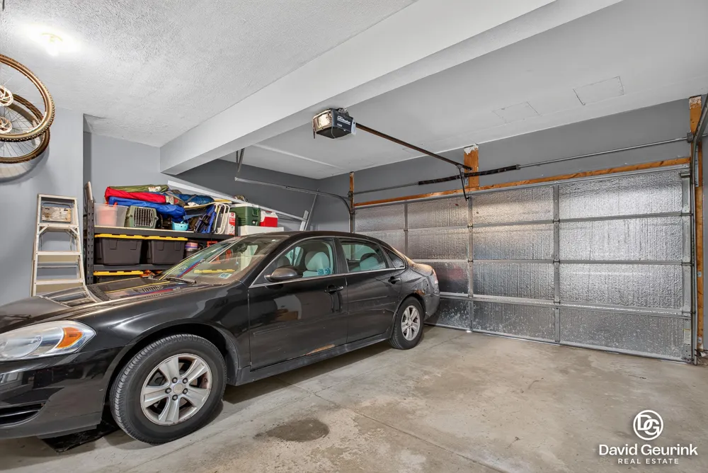 8666 Suntree Drive Zeeland, MI 49464