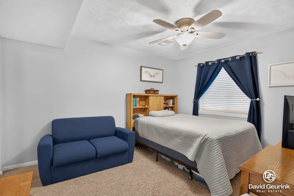 8666 Suntree Drive Zeeland, MI 49464