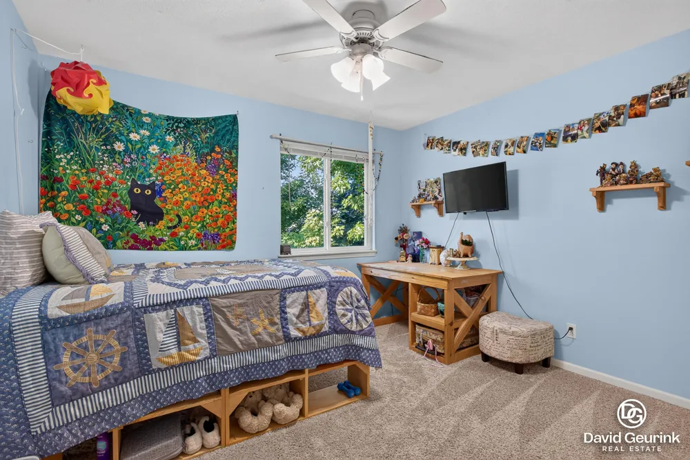 8666 Suntree Drive Zeeland, MI 49464