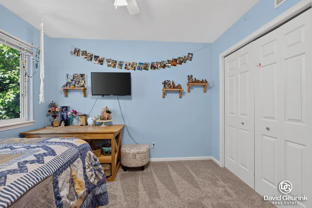 8666 Suntree Drive Zeeland, MI 49464