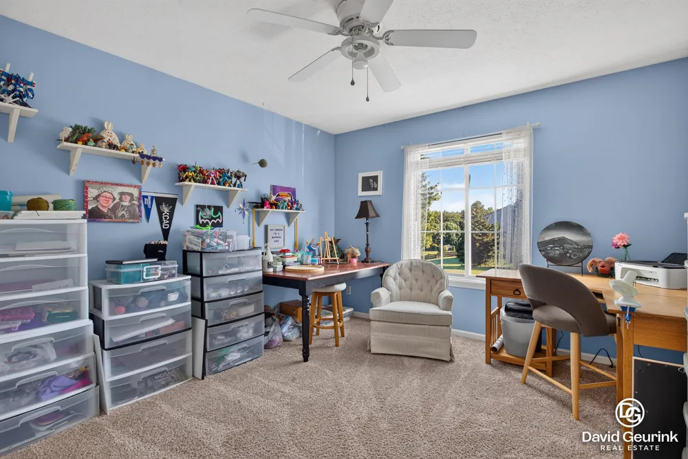 8666 Suntree Drive Zeeland, MI 49464