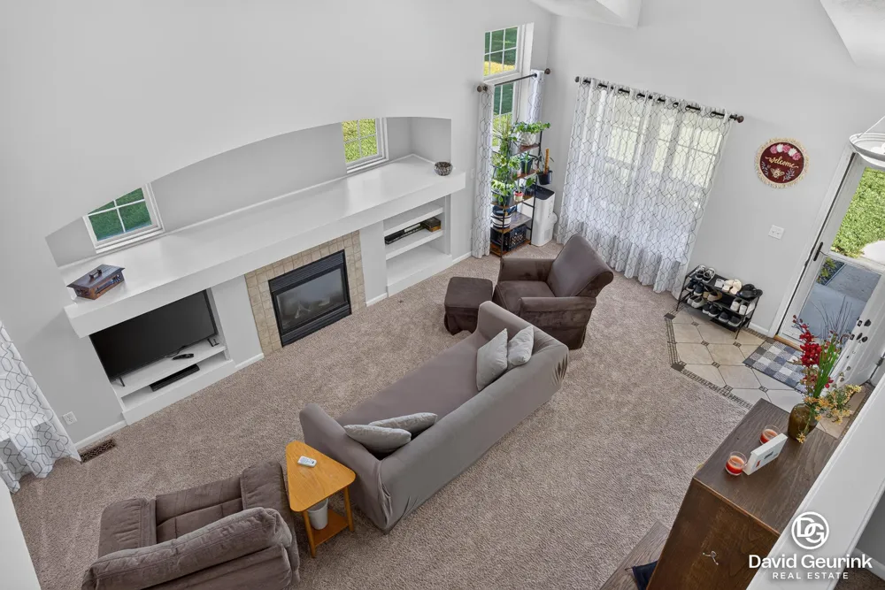 8666 Suntree Drive Zeeland, MI 49464