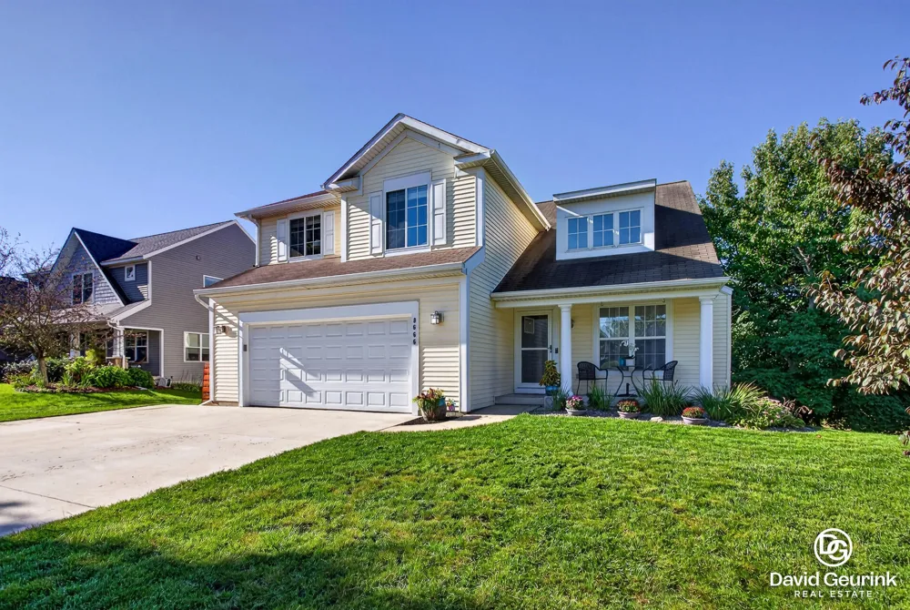 8666 Suntree Drive Zeeland, MI 49464