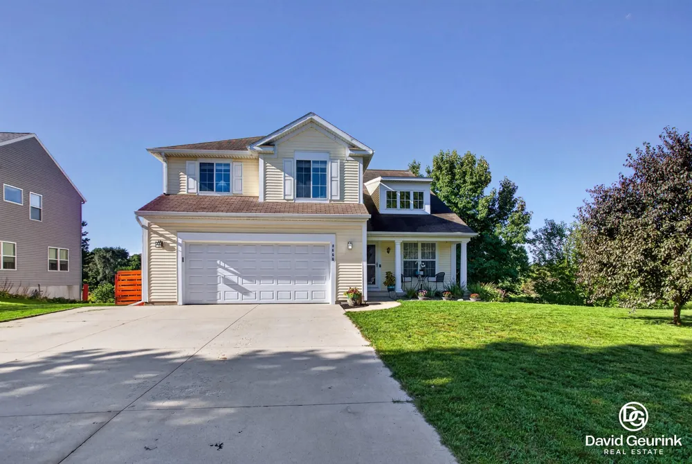 8666 Suntree Drive Zeeland, MI 49464