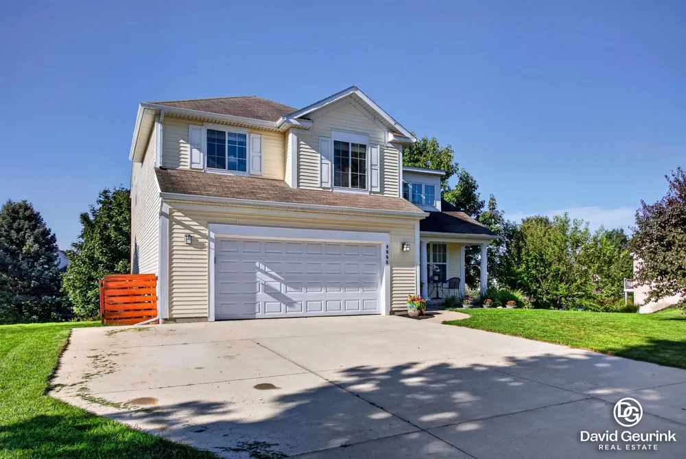 8666 Suntree Drive Zeeland, MI 49464