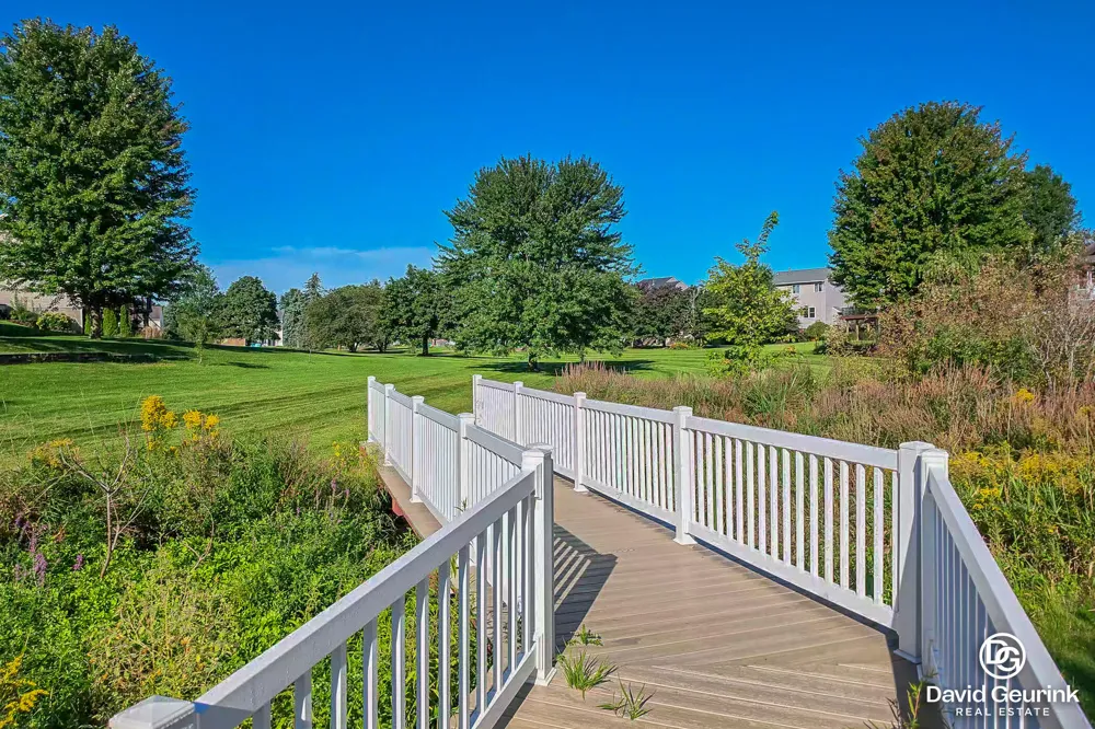 8666 Suntree Drive Zeeland, MI 49464