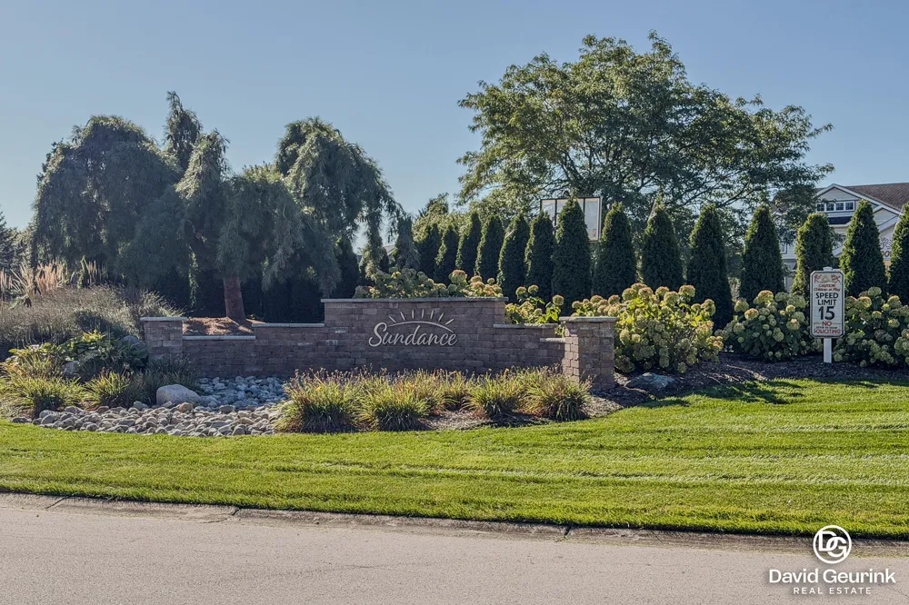 8666 Suntree Drive Zeeland, MI 49464