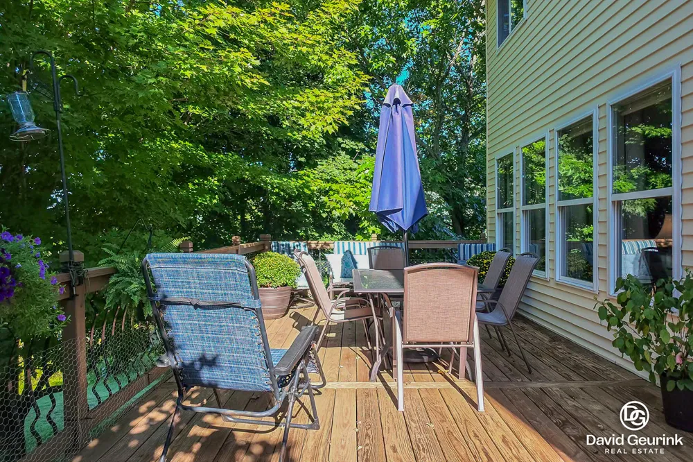 8666 Suntree Drive Zeeland, MI 49464