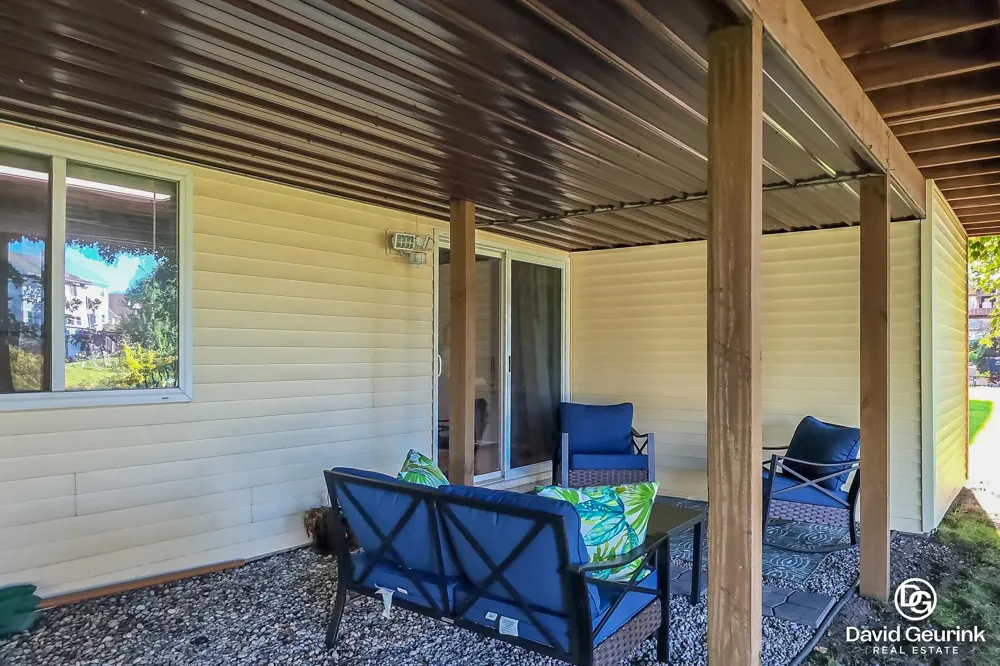 8666 Suntree Drive Zeeland, MI 49464
