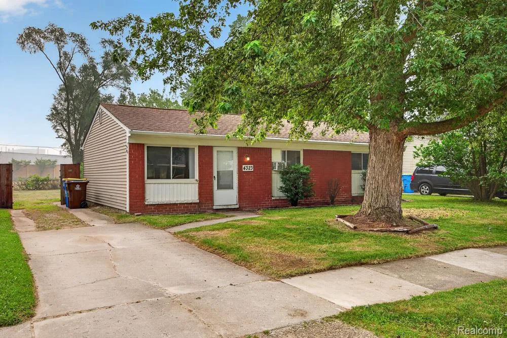 4323 Grace Avenue Wayne City, MI 48184