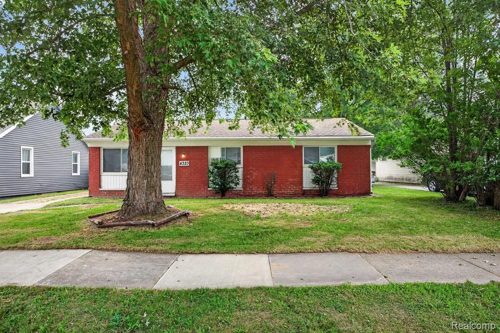 4323 Grace Avenue Wayne City, MI 48184