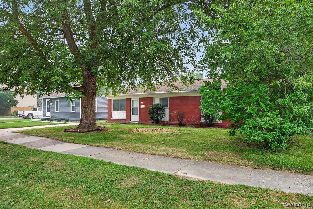 4323 Grace Avenue Wayne City, MI 48184