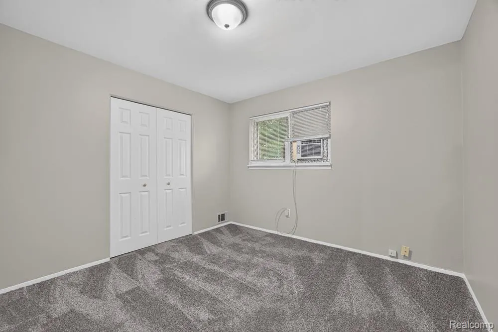 4323 Grace Avenue Wayne City, MI 48184