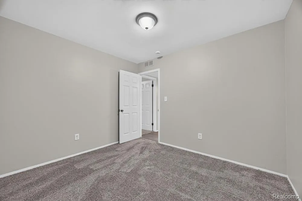 4323 Grace Avenue Wayne City, MI 48184