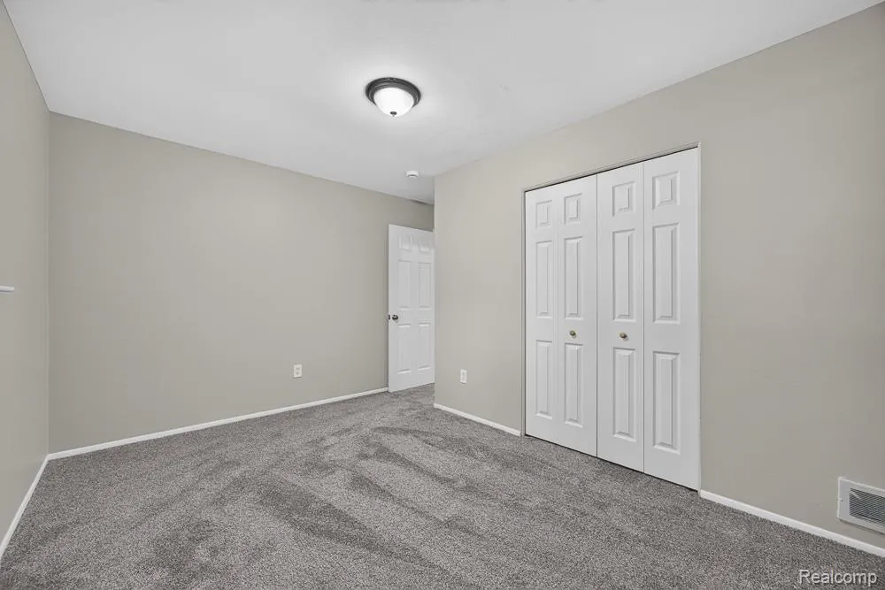 4323 Grace Avenue Wayne City, MI 48184