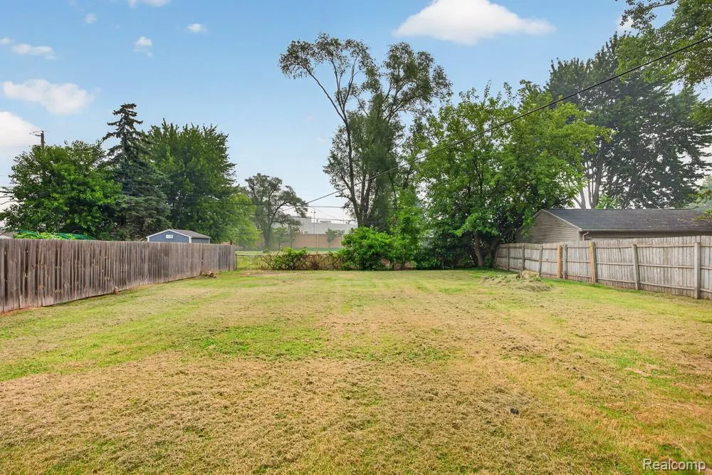 4323 Grace Avenue Wayne City, MI 48184