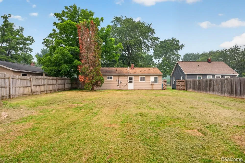 4323 Grace Avenue Wayne City, MI 48184