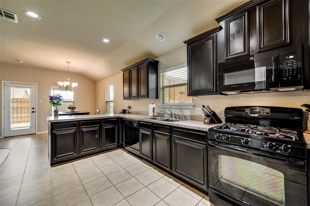 1512 Syracuse Drive Van Alstyne, TX 75495
