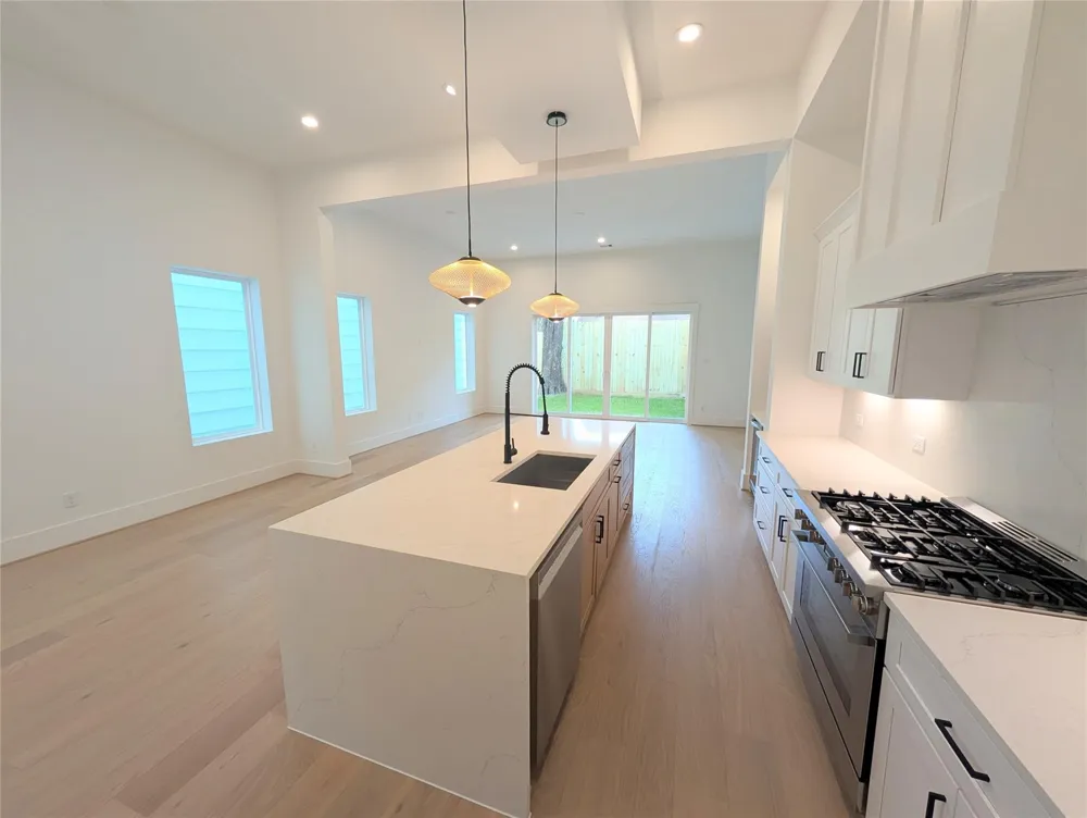 1322 Lawrence Street Houston, TX 77008