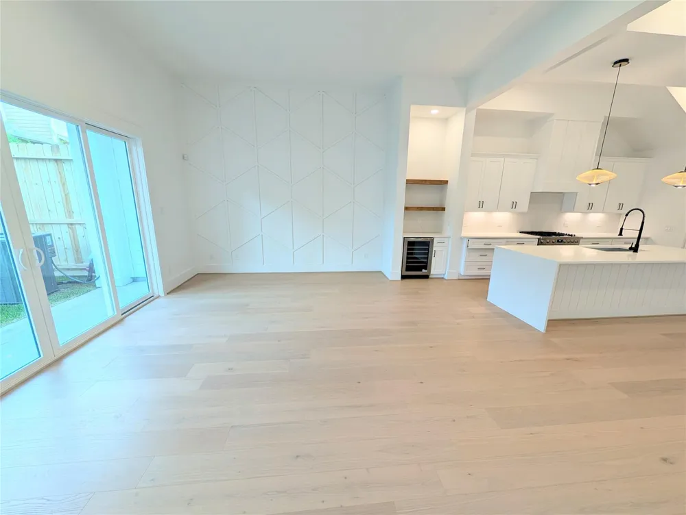 1322 Lawrence Street Houston, TX 77008