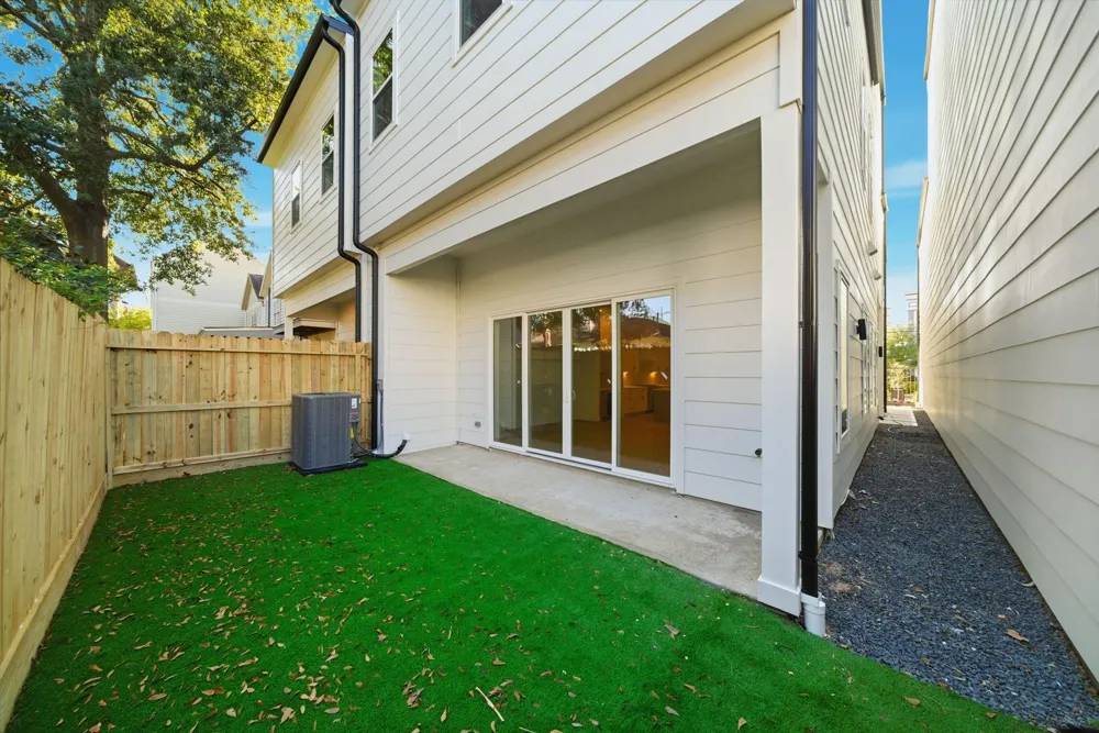 1322 Lawrence Street Houston, TX 77008