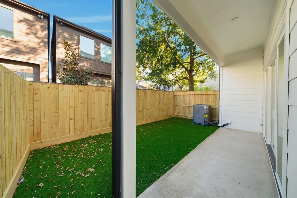 1322 Lawrence Street Houston, TX 77008