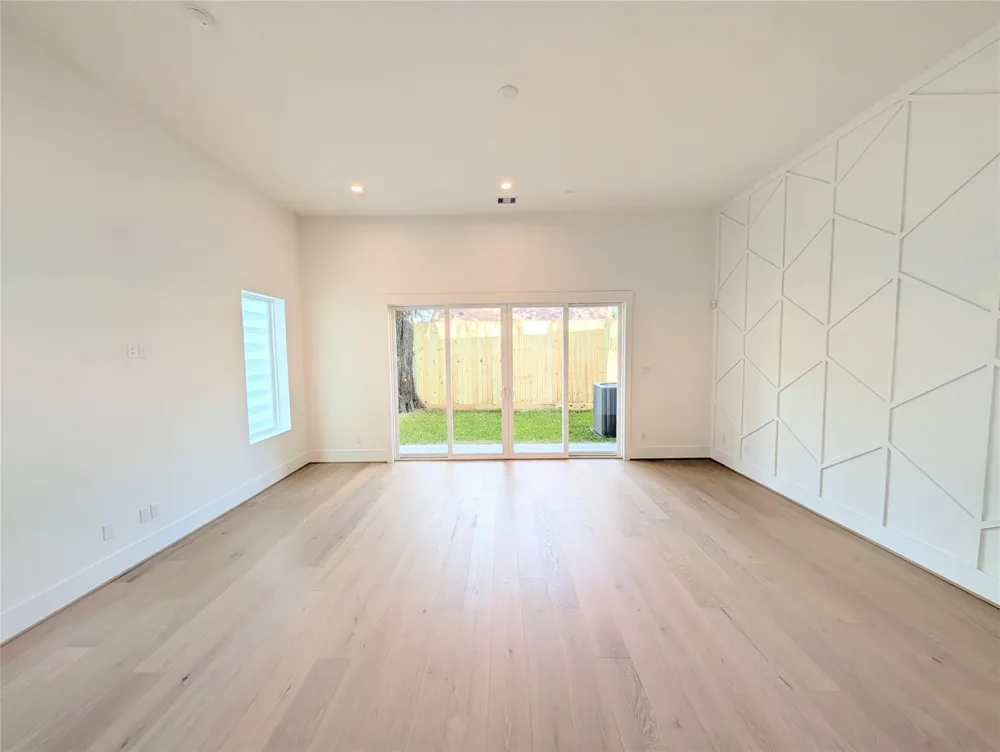1322 Lawrence Street Houston, TX 77008
