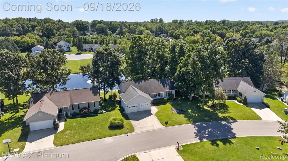 2410 Chestnut Bend Oceola Township, MI 48855