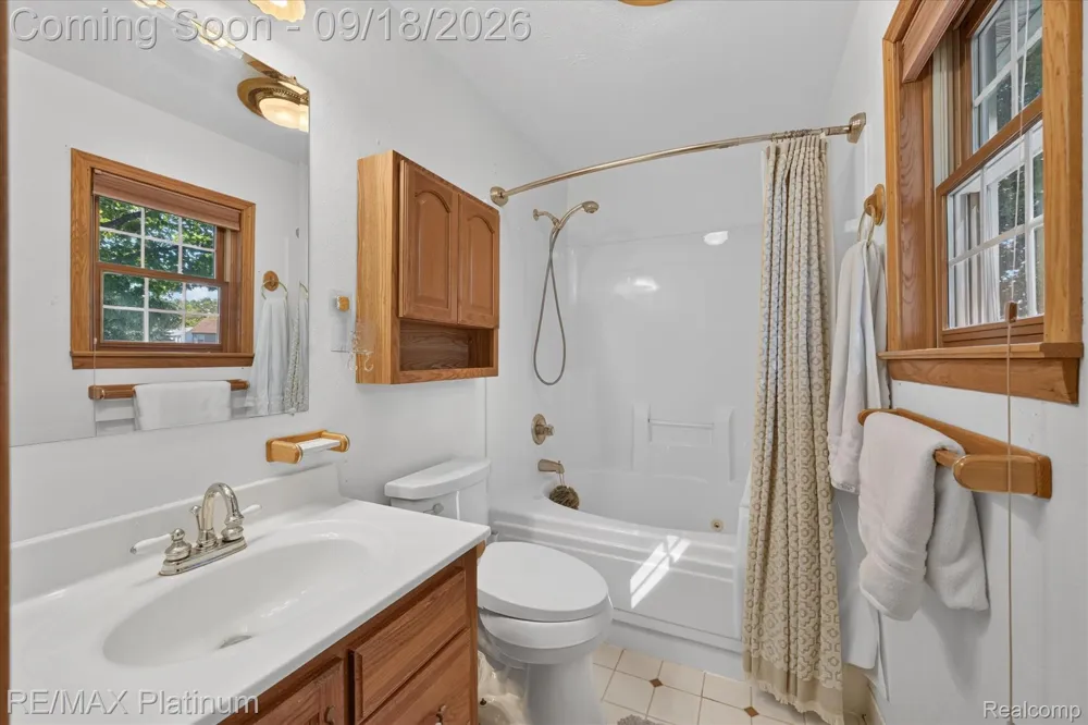 2410 Chestnut Bend Oceola Township, MI 48855