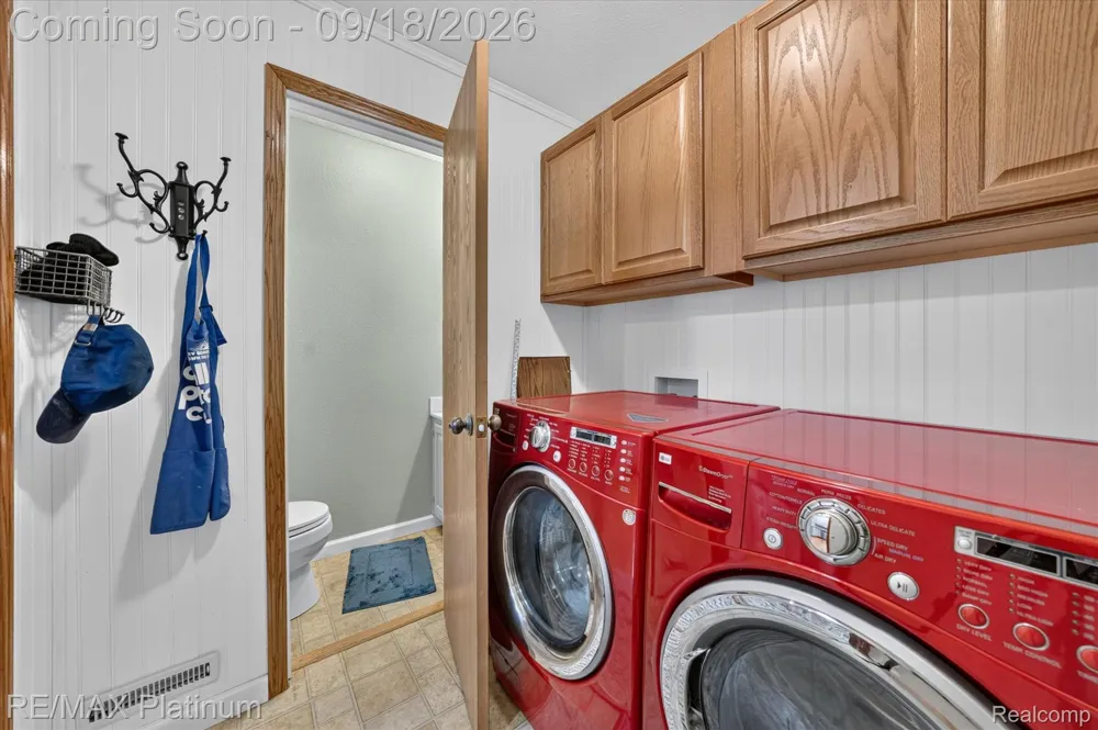 2410 Chestnut Bend Oceola Township, MI 48855