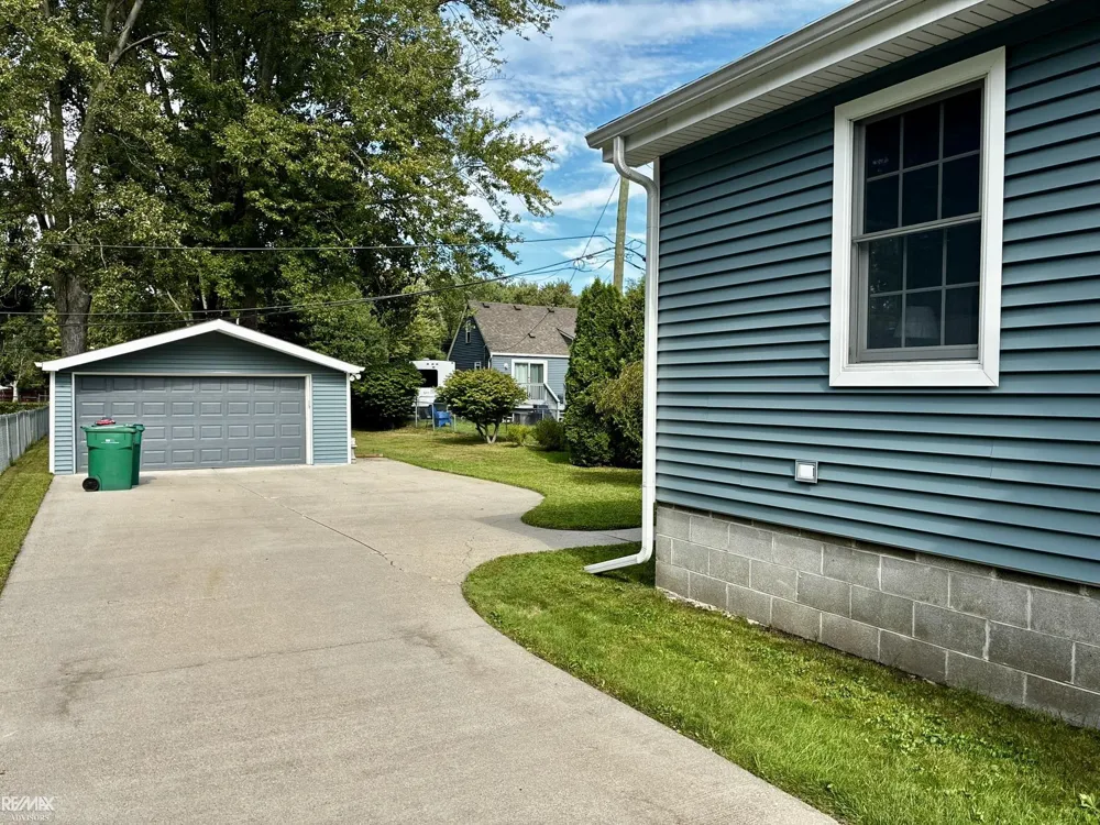 26737 Hickler Lane Harrison Charter Township, MI 48045