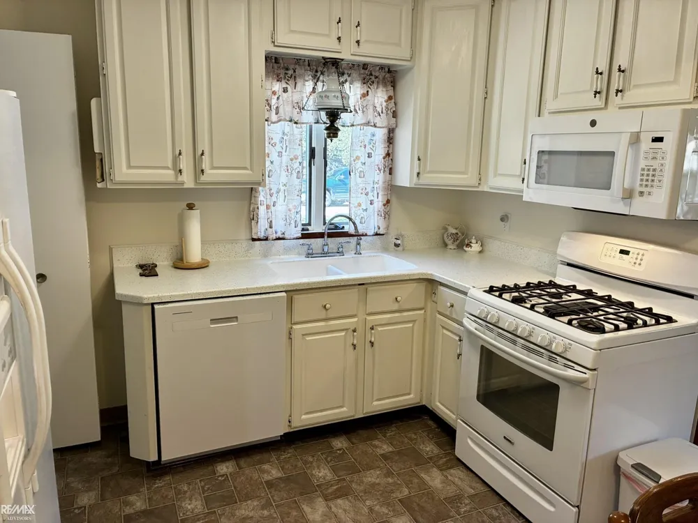 26737 Hickler Lane Harrison Charter Township, MI 48045