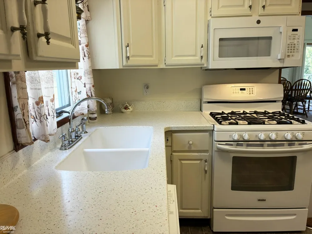 26737 Hickler Lane Harrison Charter Township, MI 48045
