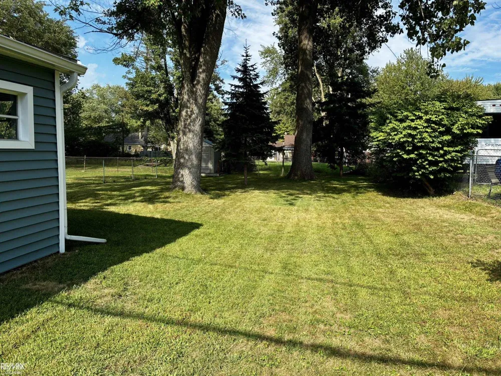 26737 Hickler Lane Harrison Charter Township, MI 48045