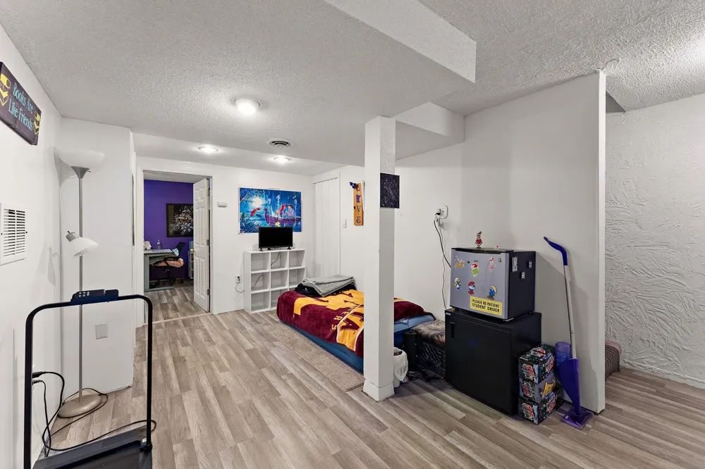 2460 Crestwood Drive North Saint Paul, MN 55109