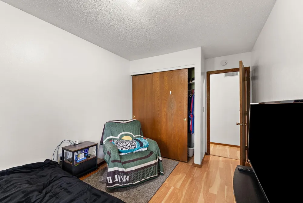 2460 Crestwood Drive North Saint Paul, MN 55109