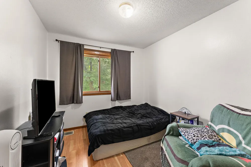 2460 Crestwood Drive North Saint Paul, MN 55109