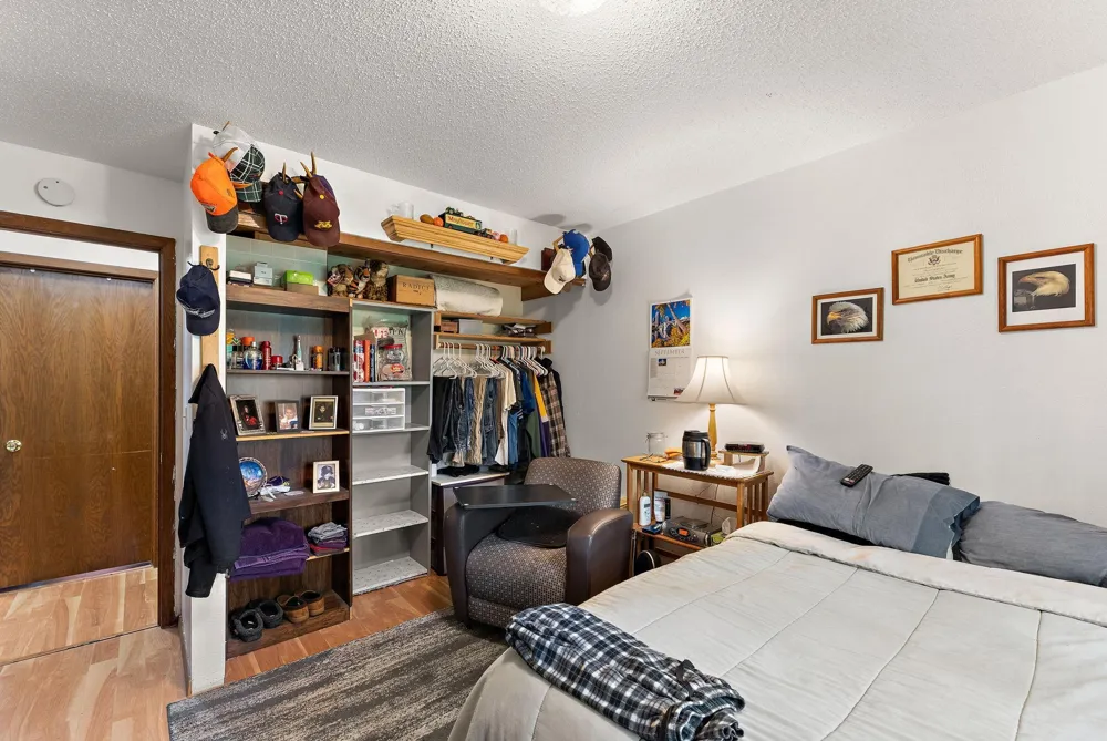2460 Crestwood Drive North Saint Paul, MN 55109