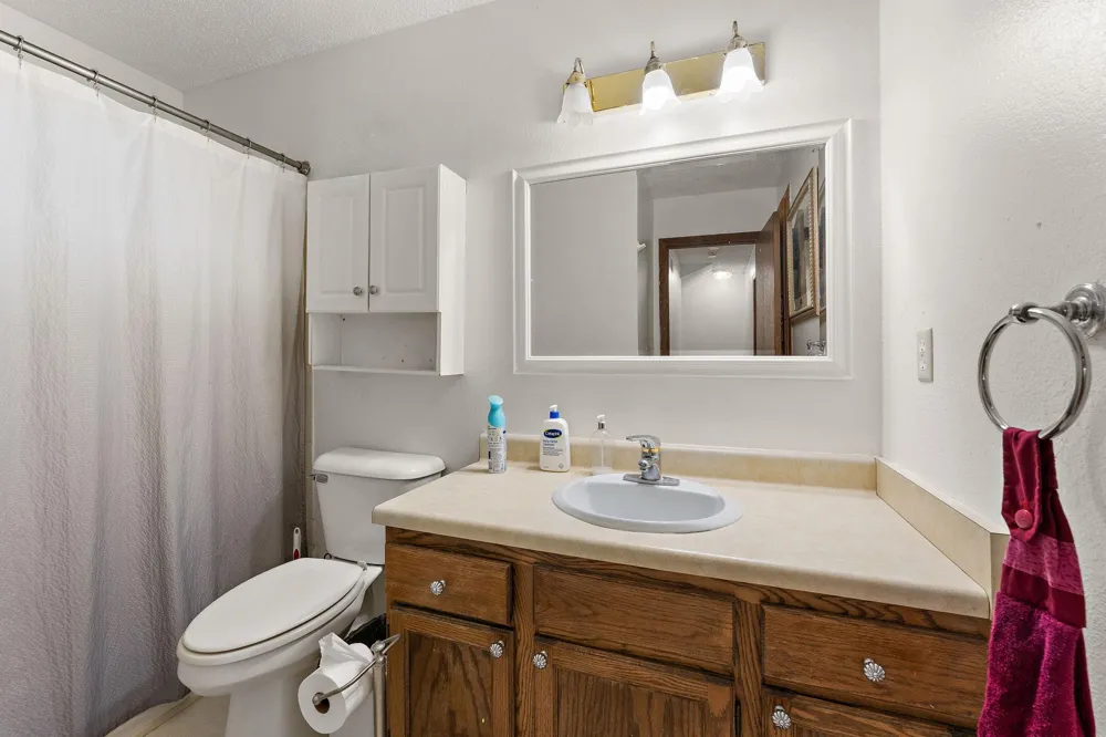 2460 Crestwood Drive North Saint Paul, MN 55109
