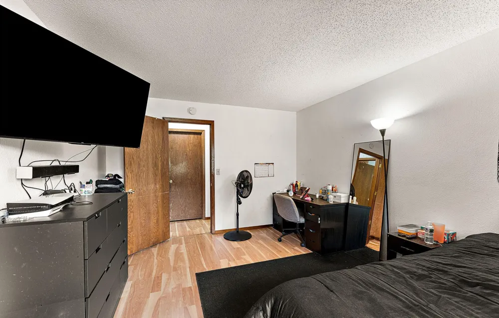 2460 Crestwood Drive North Saint Paul, MN 55109