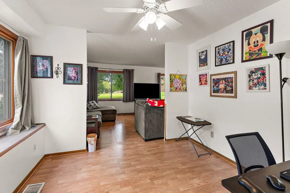 2460 Crestwood Drive North Saint Paul, MN 55109